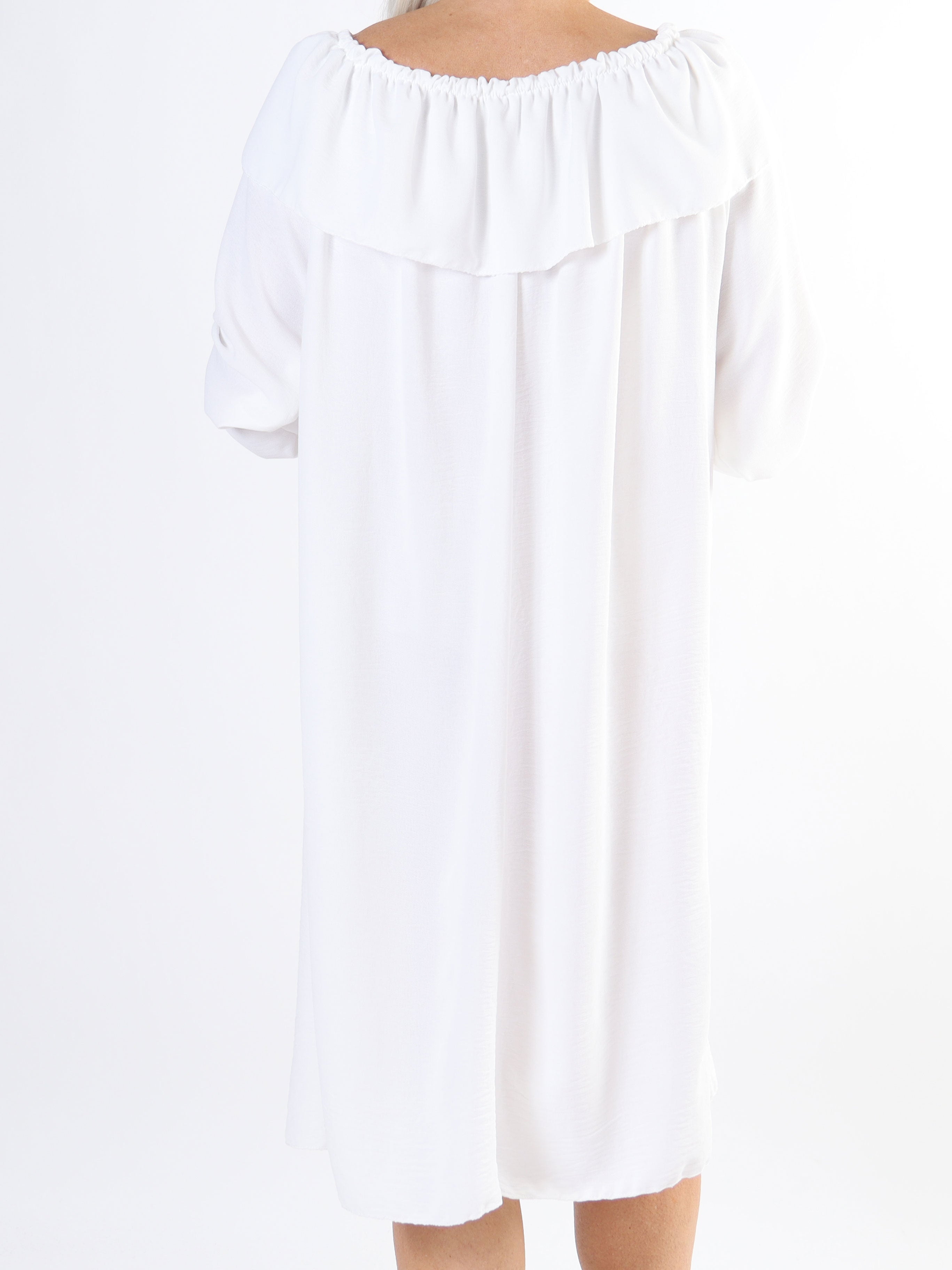 Elpida - Plus size-klänning med volangkant och smockärmar